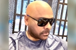 Chiranjeevi latest updates, Chiranjeevi Instagram, chiranjeevi surprises tollywood in a new look, Kcr