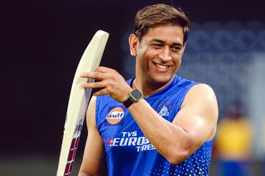 MS Dhoni Undergoes a Knee Surgery