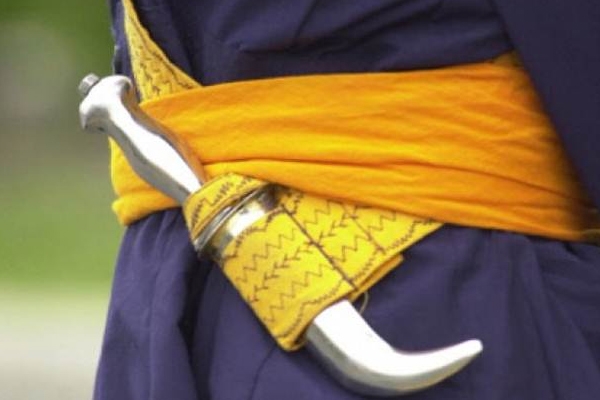 Police surround Sikh man as callers report ‘Muslim with sword’ in Pennsylvania!