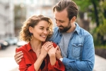 Relationship Tips debate, Relationship Tips for men, special signs that tell if a man is into you, Women