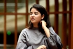 Zaira Wasim, zaira wasim facebook, zaira wasim quits bollywood to focus on her faith islam, Dangal