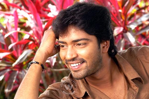 Allari Naresh Signs His Next Film},{Allari Naresh Signs His Next Film